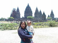Ibu&Naya,Prambanan,25sep2009,Lebaran